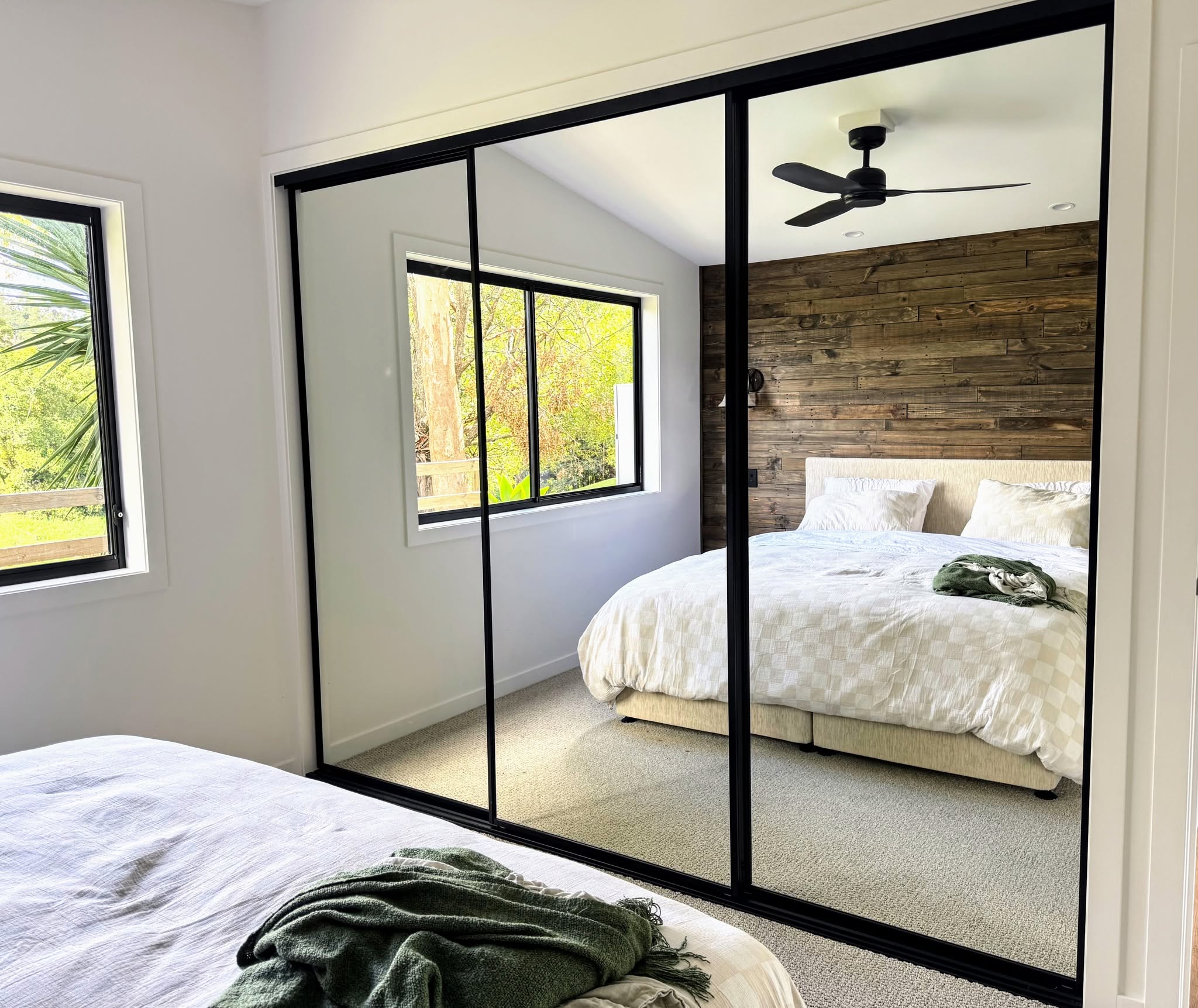 Wardrobe shelving with mirror doors